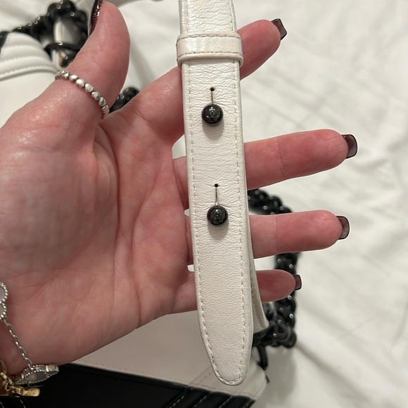 Medium Boy Chanel Bag Bi-Color Smooth Bag - Picture 15 of 16